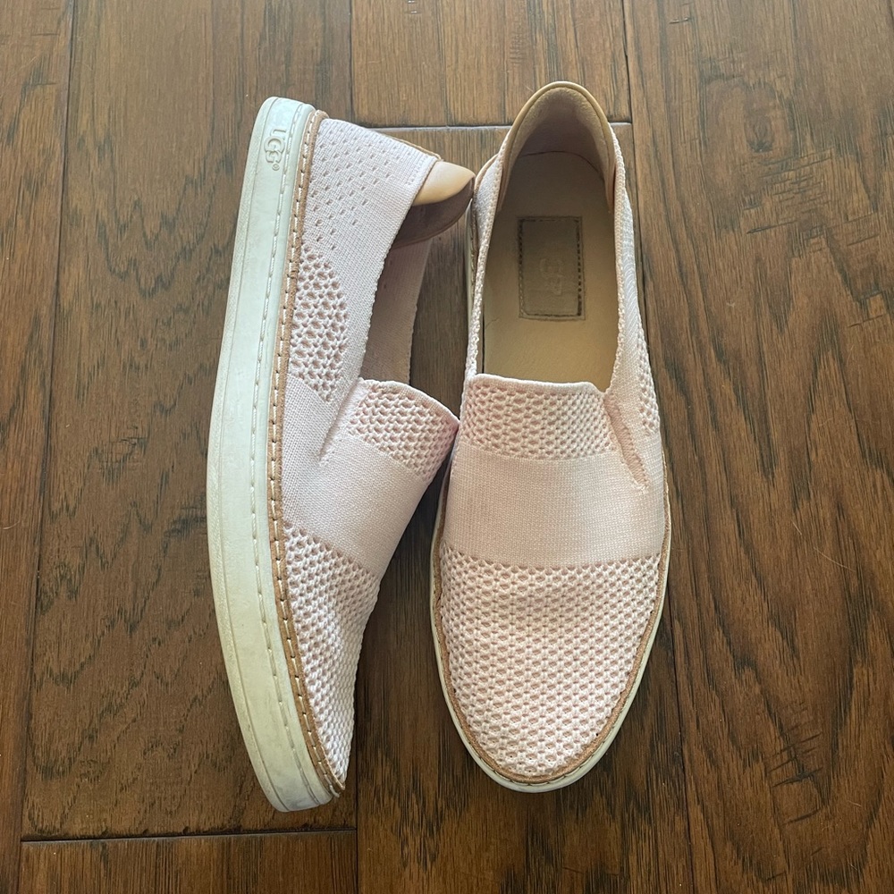 Good condition Ugg knit sneakers